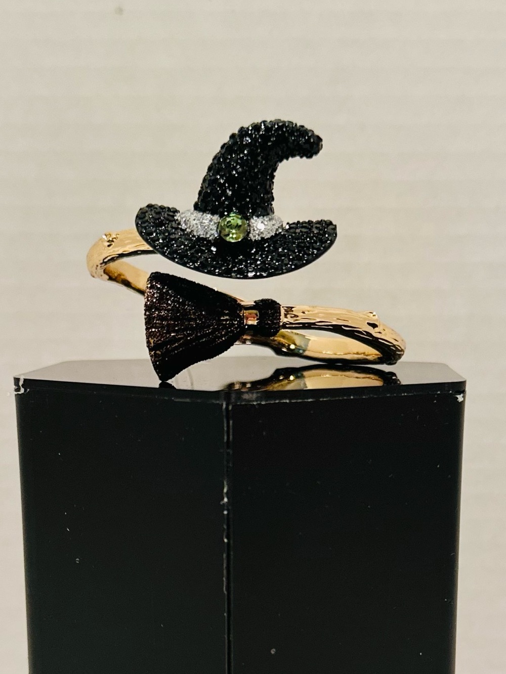 Betsey Johnson NWT Black Crystal Witch Hat Bypass Bracelet